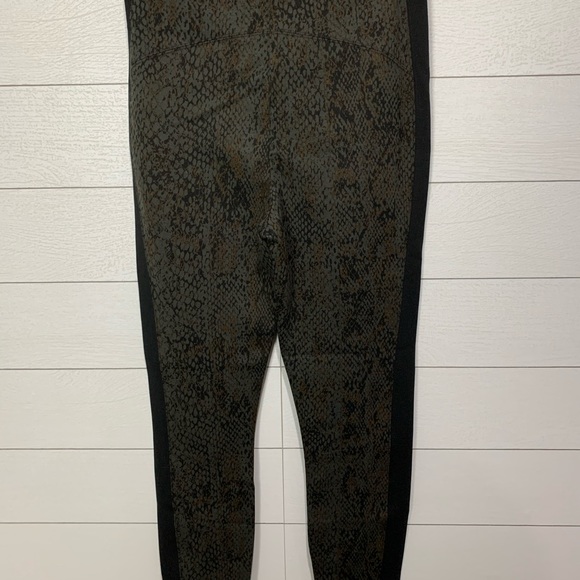 Lysse Snakeskin Print Leggings Size Medium - Picture 2 of 12